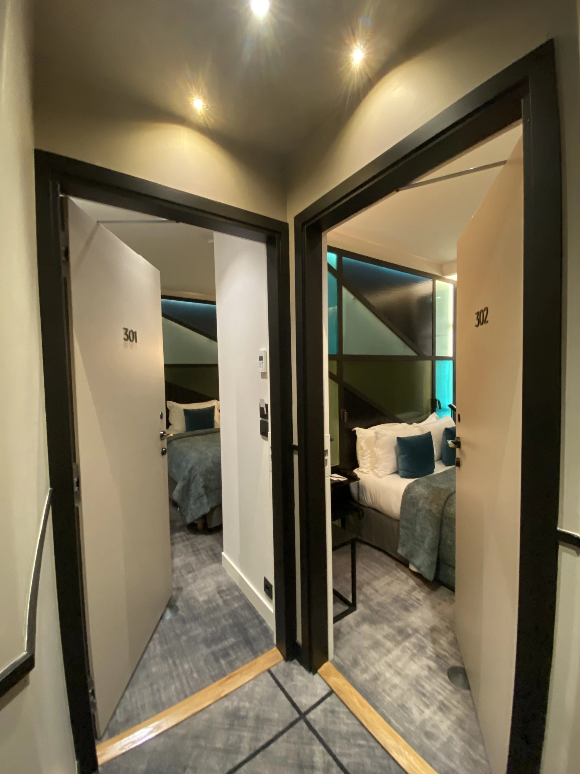 Hôtel Le 12 | Prestige room | Bed