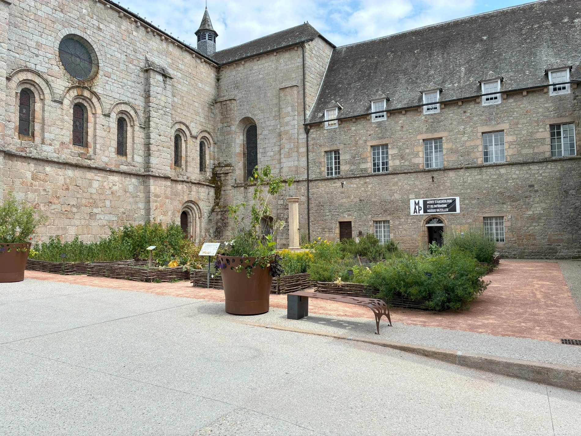 39a939fc-43b7-4158-8e95-d212bfb401e5