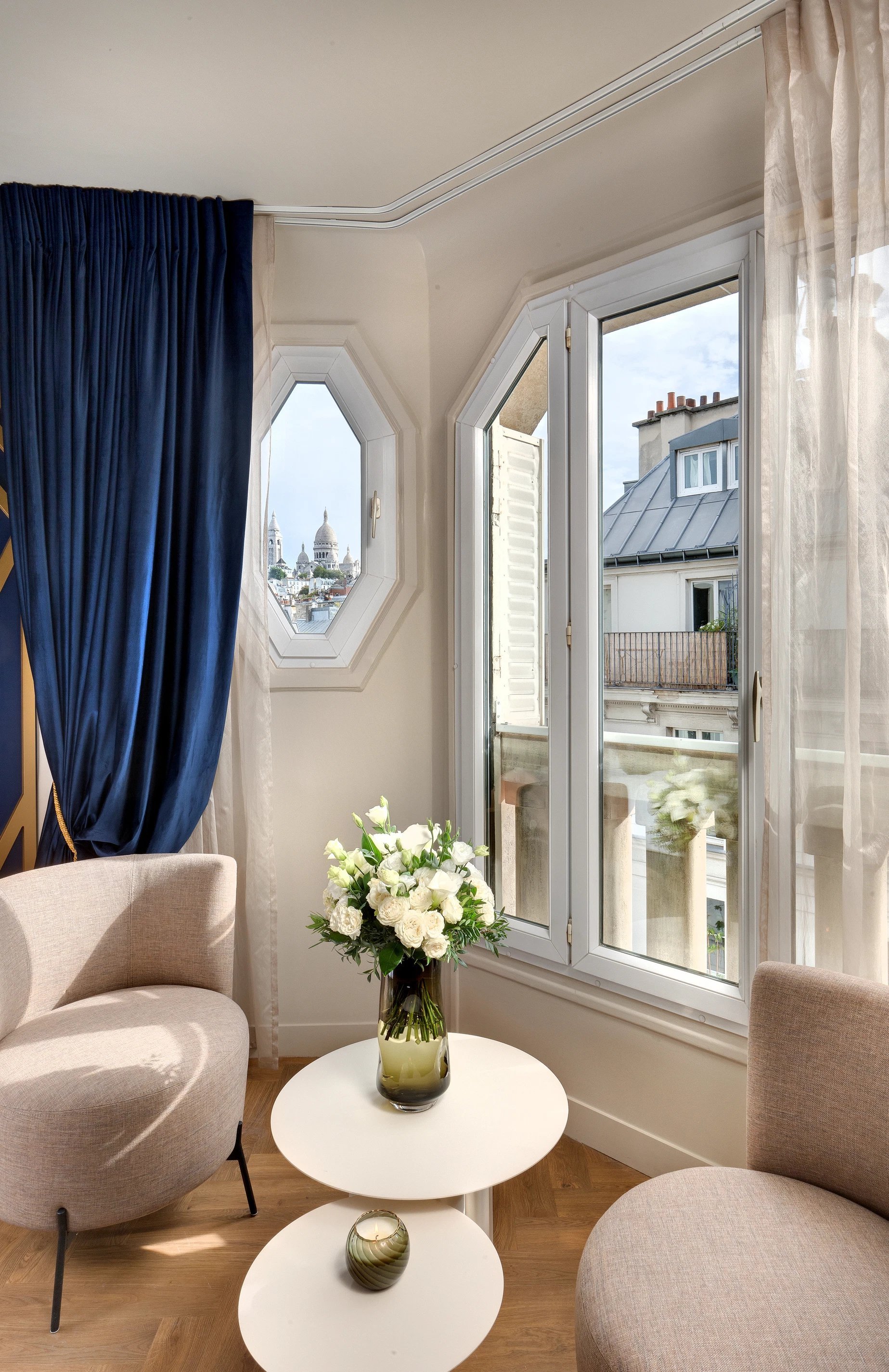 chambre deluxe vue sur paris fenêtre hôtel artemisia paris