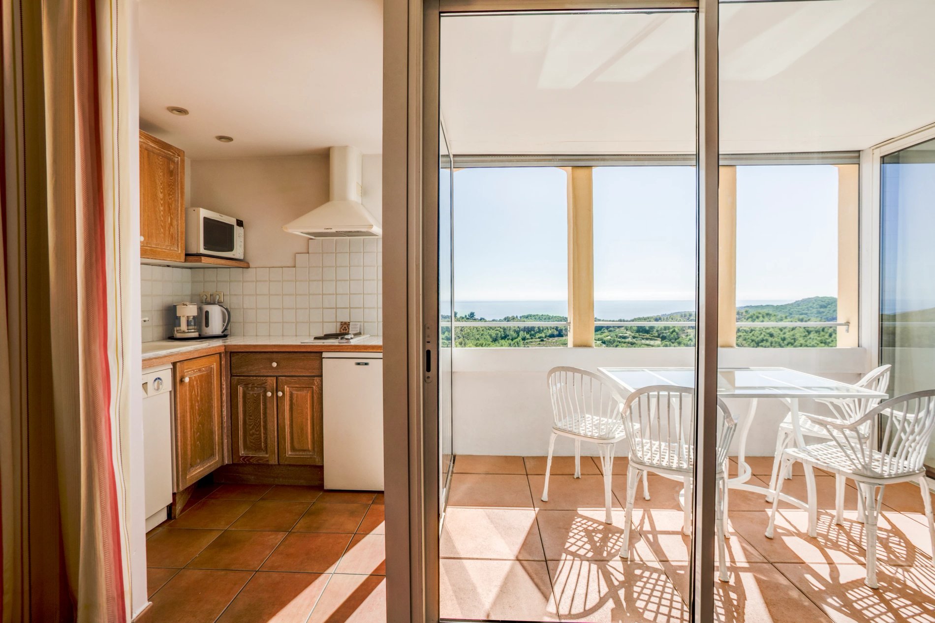 1 Bedroom apartment with kitchen and sea view in Saint Cyr sur Mer