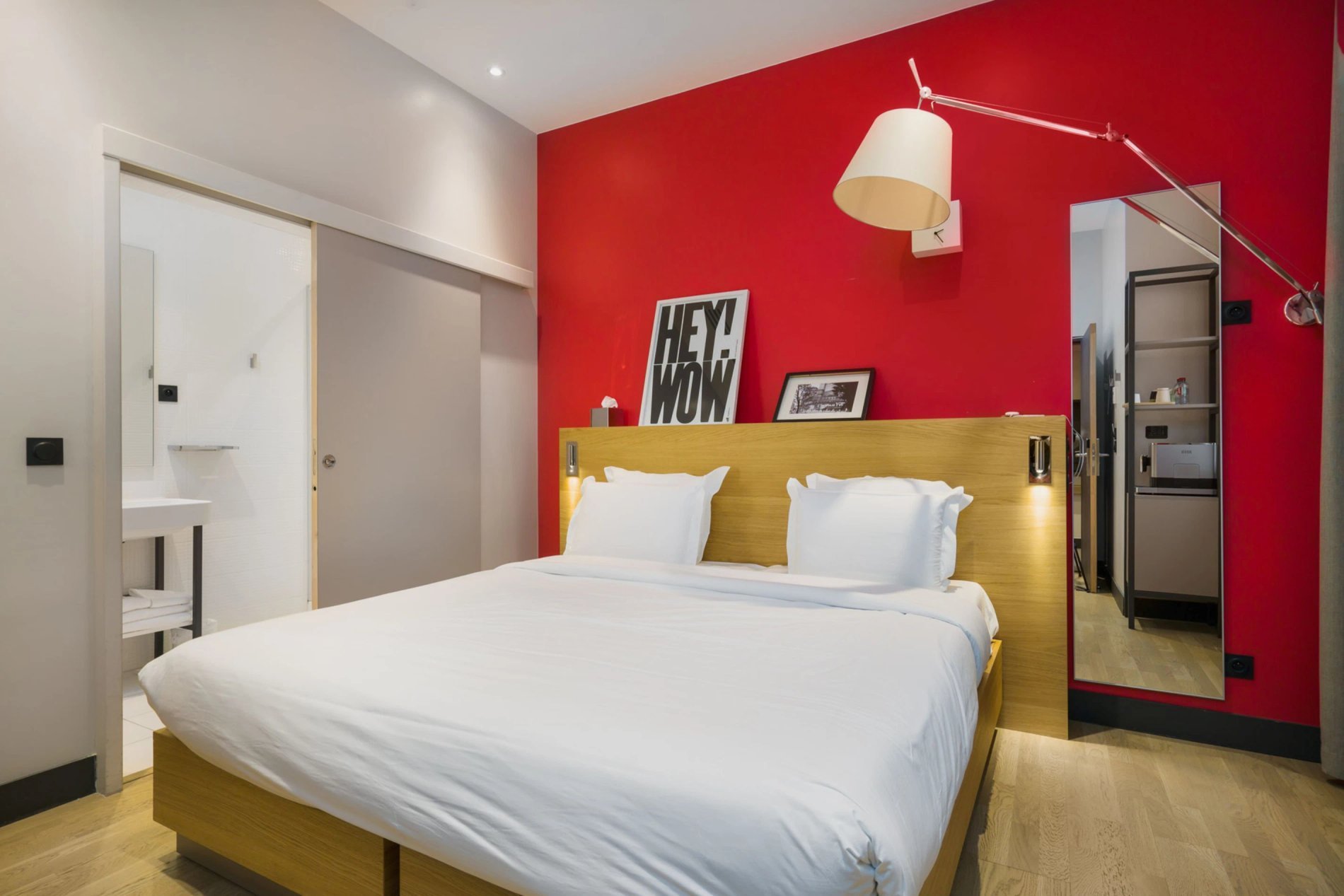 Club Room, a warm and functional 20m² cocoon with contemporary lines.