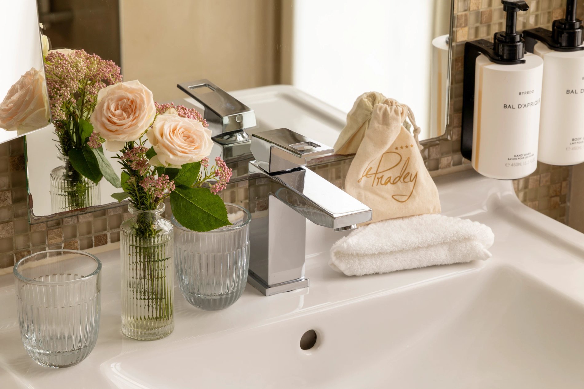 Hotel Le Pradey Authentique Room Bathroom