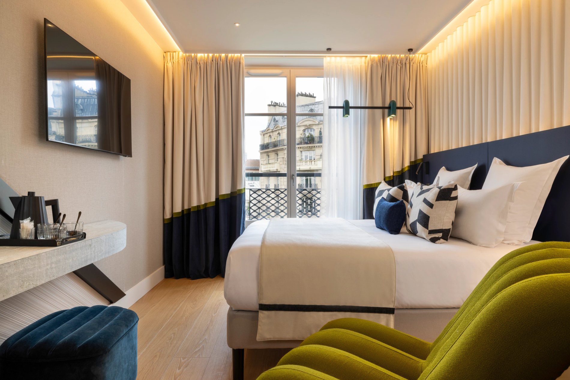 Hôtel Raspail Montparnasse Chambre Deluxe Triple Bureau