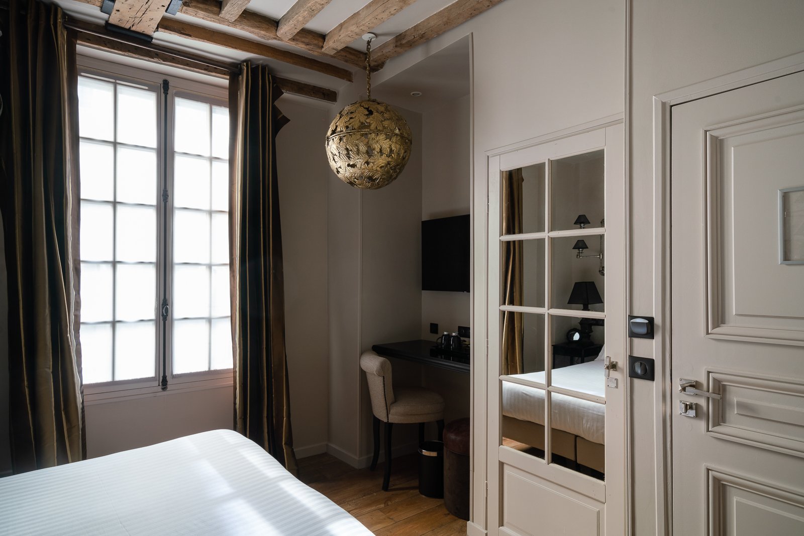 deluxe room - charming hotel paris center - hotel saint louis en l'isle