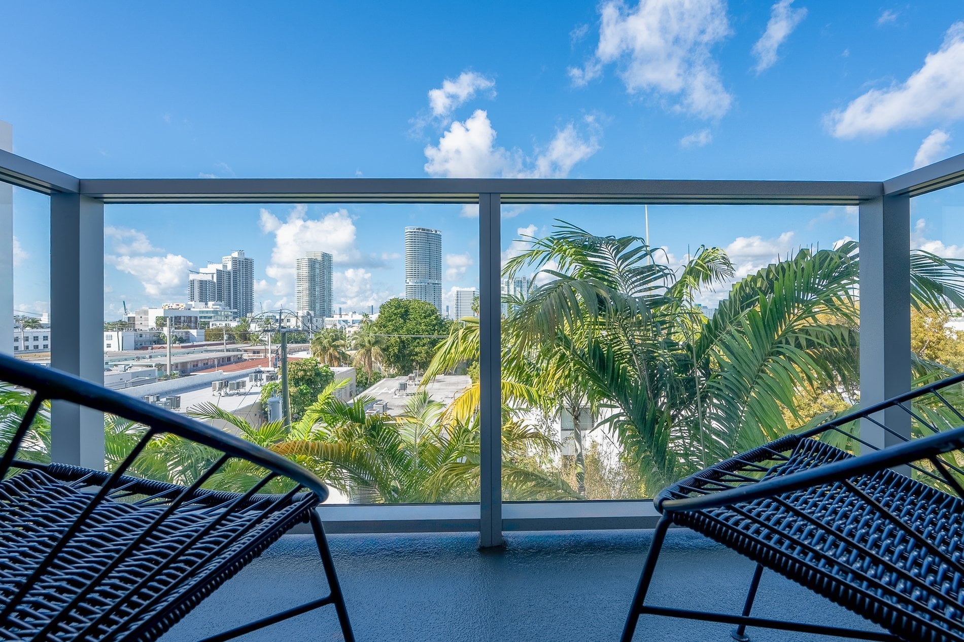 Hotel Suites Miami Beach - Prestige Balcony Room - Angler's Hotel