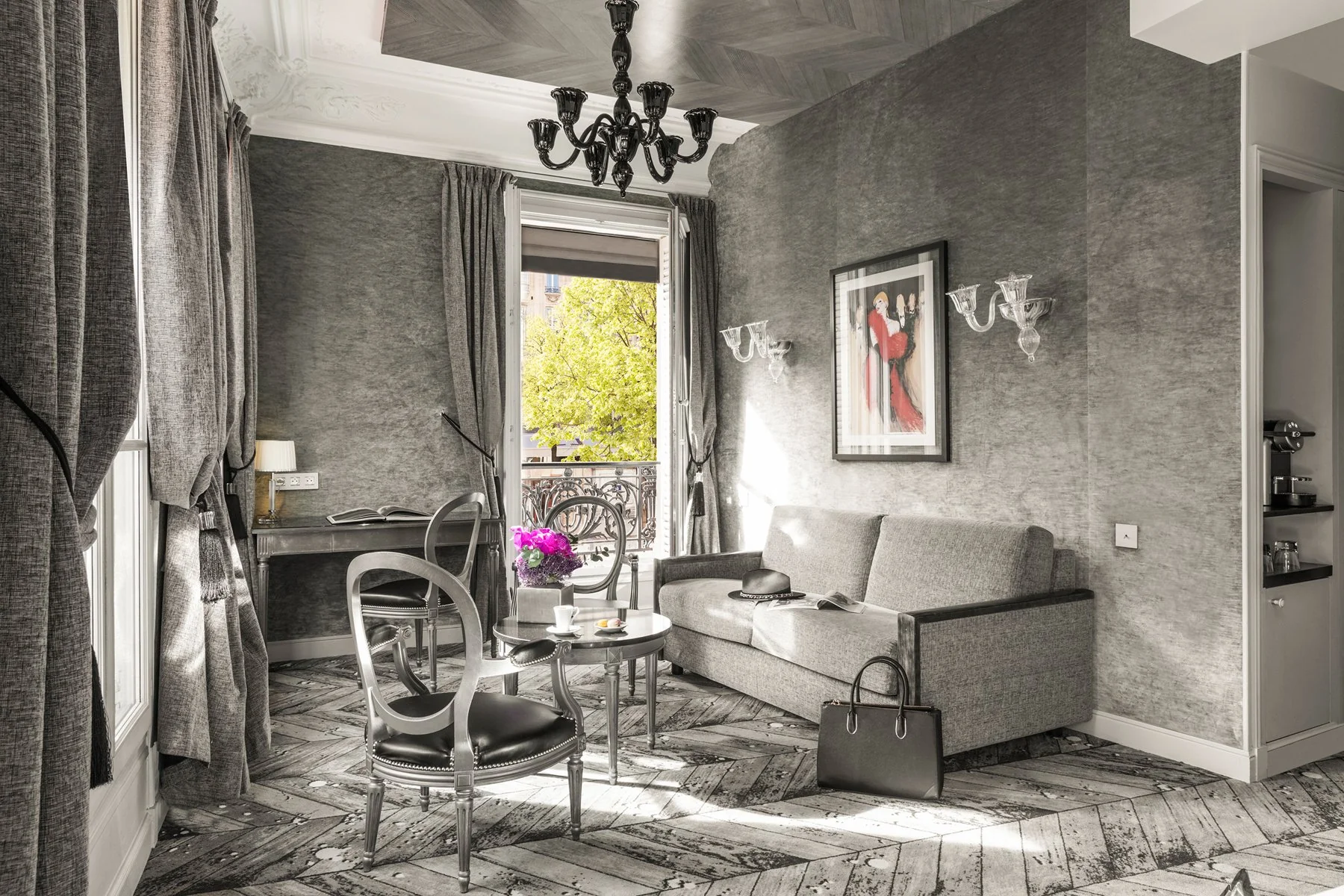 Maison Albar Hotels Le Champs-Elysées suite view on the Arc de Triomphe