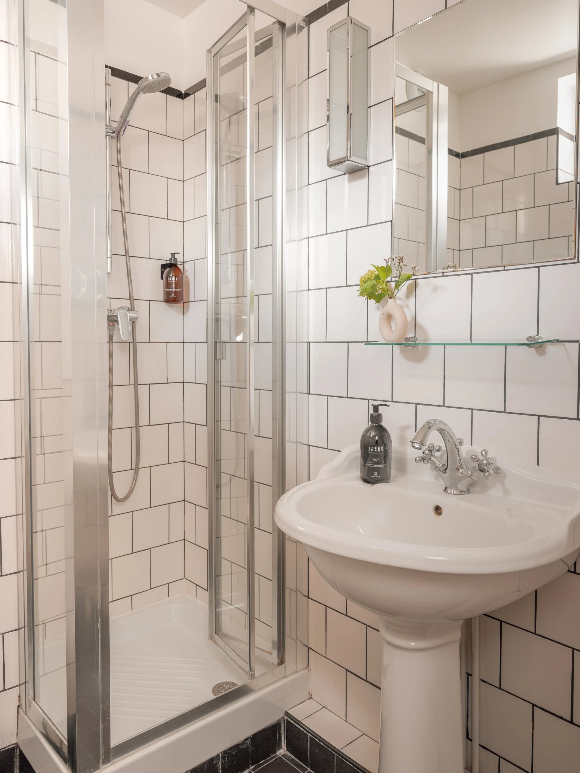 Hotel Basss | Bathroom