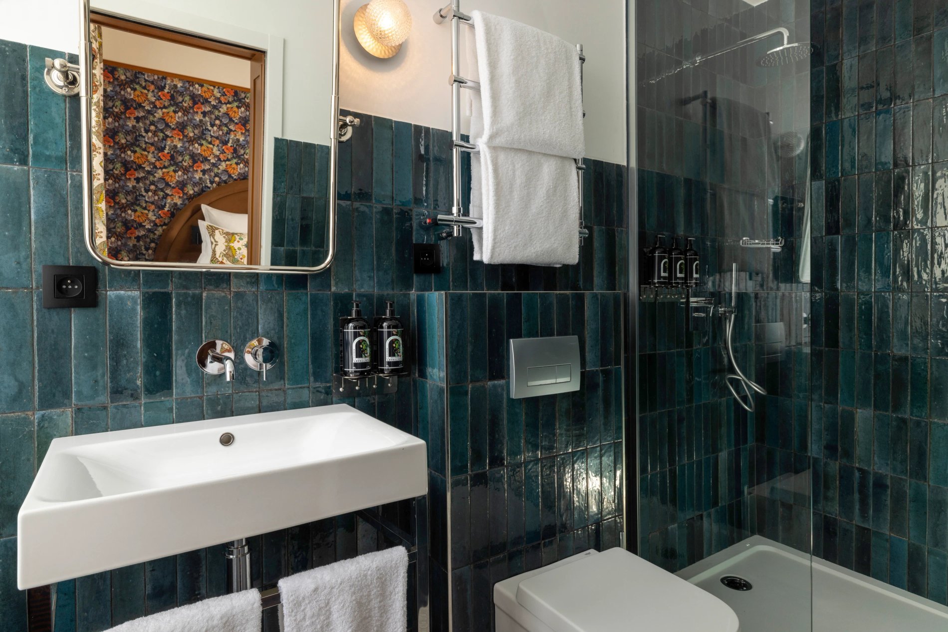 Hotel Ginette à la Folie Superior Room Bathroom