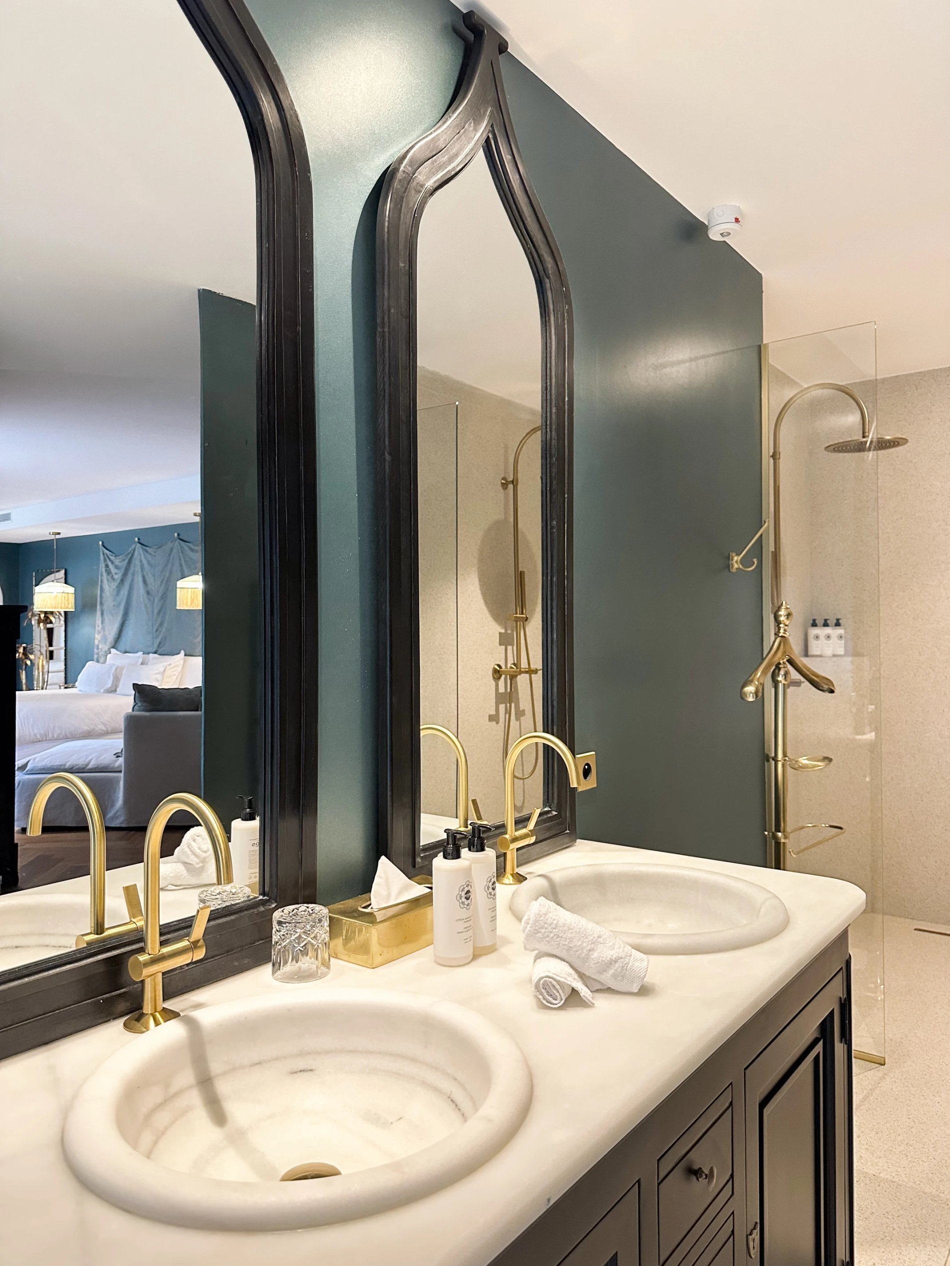 40b21f9a-7329-4949-bf60-316e0ec6eb42