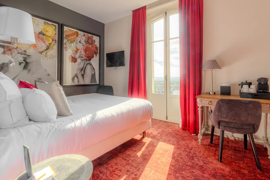 Champs-Elysées Hotel