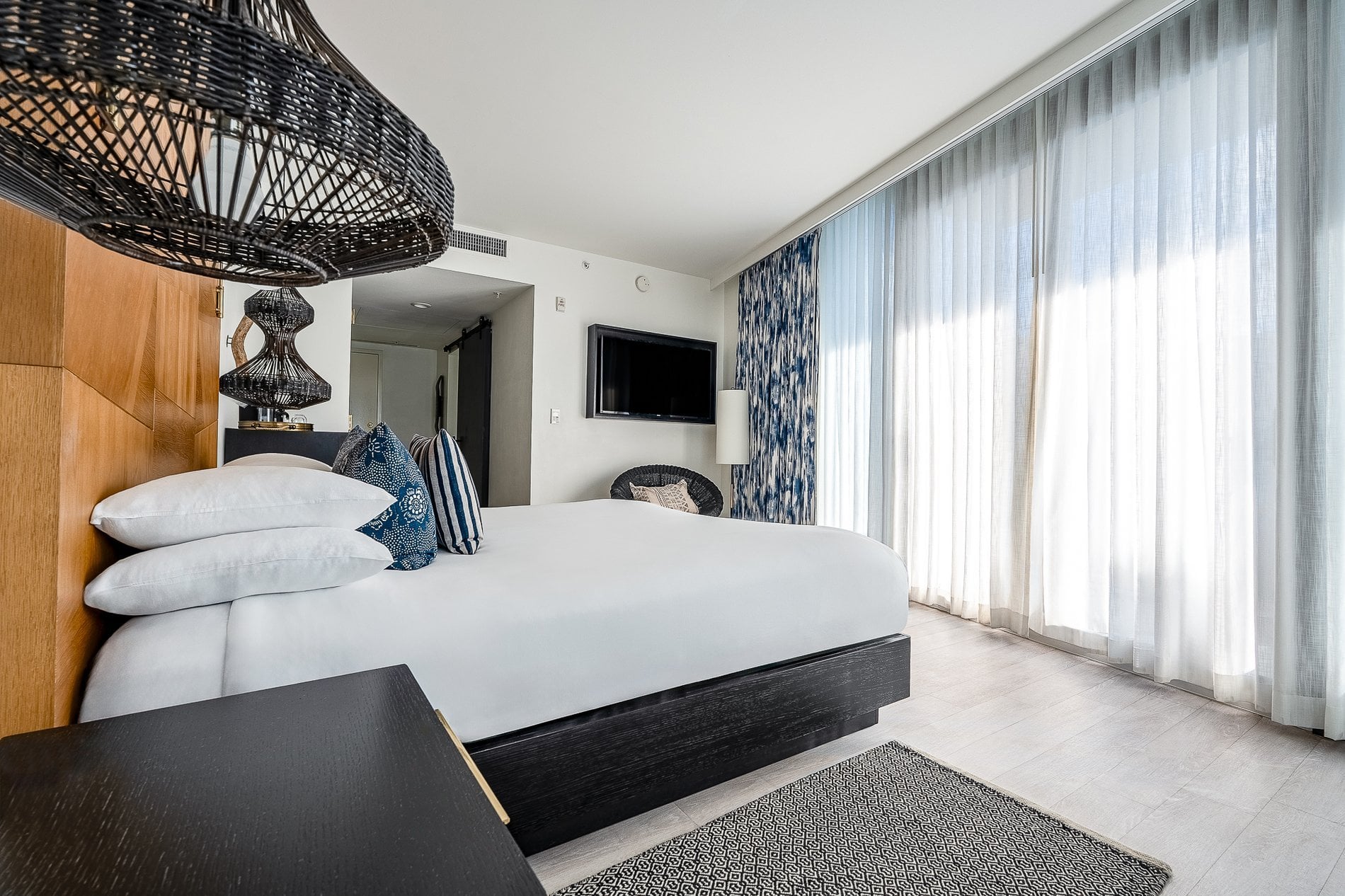 Hotel Suites Miami Beach - Prestige Corner Balcony Room - Angler's Hotel