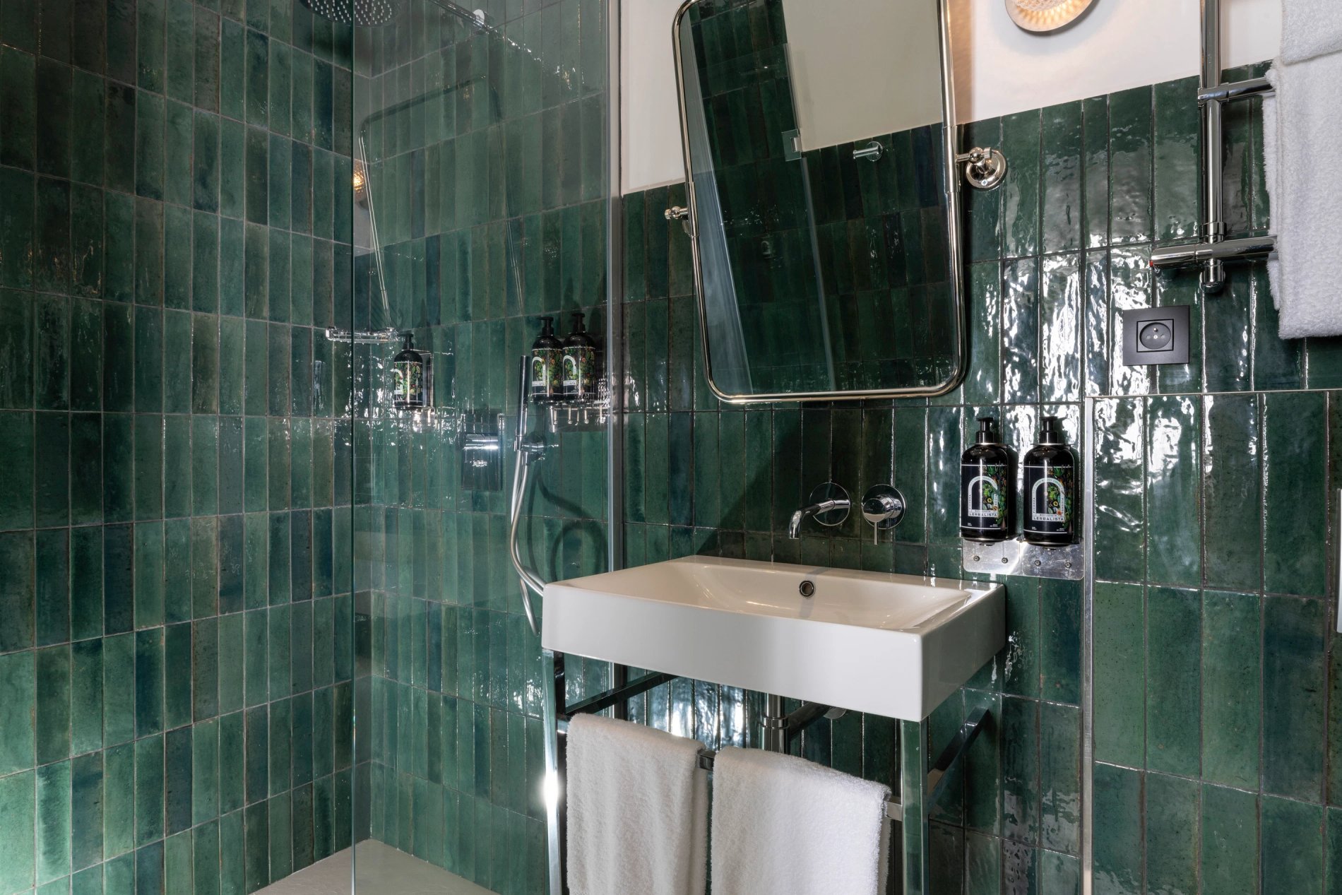 Hotel Ginette à la Folie Superior Room Bathroom