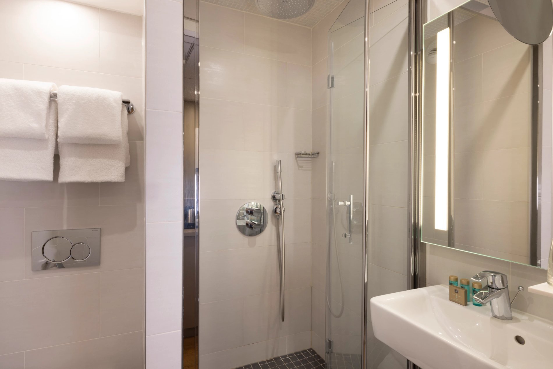 Hôtel Théorème Chambre Executive Salle de Bain Douche