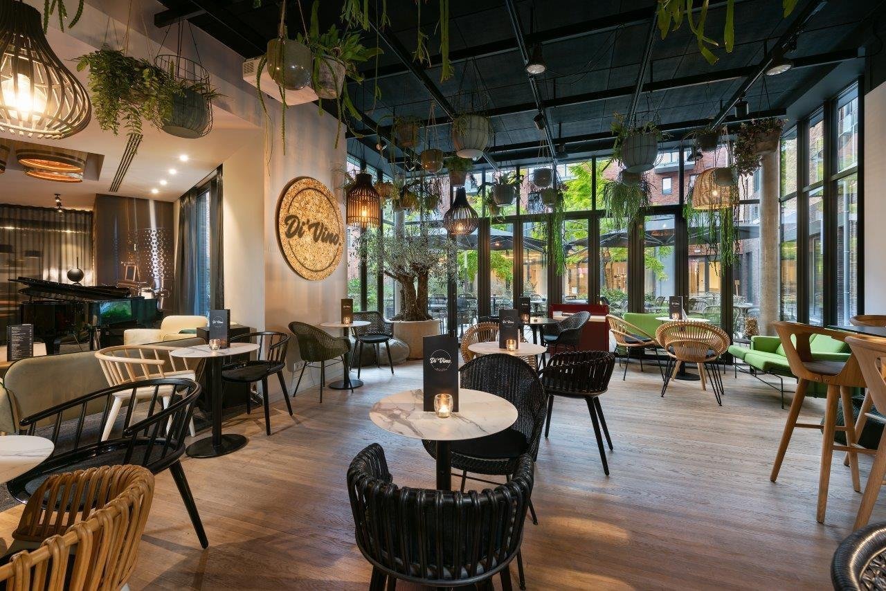 Restaurant lumineux de l’hôtel Martin’s Louvain-la-Neuve