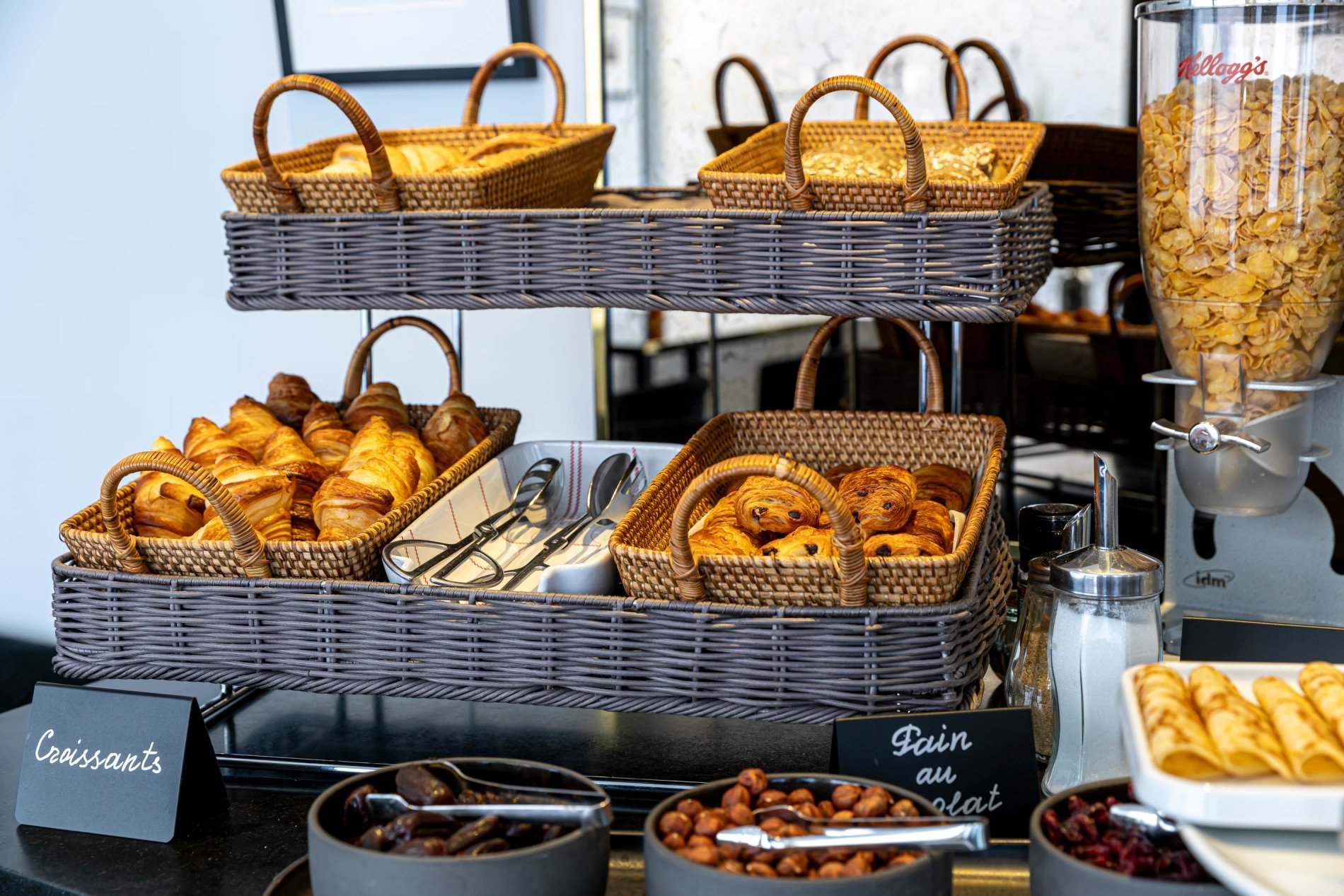 Gardette Park Hotel | Lobby and breakfast buffet