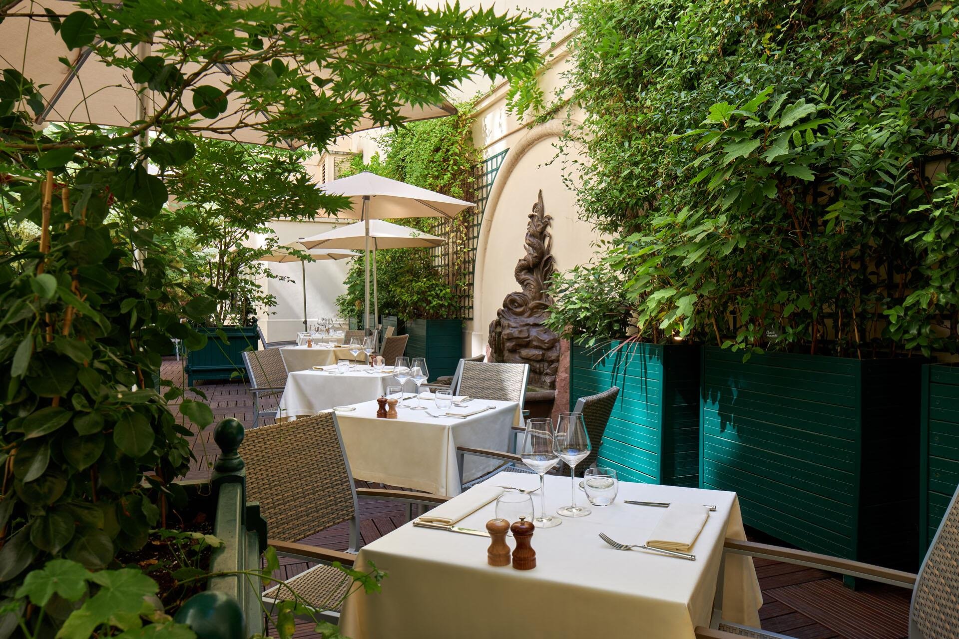 Regina Louvre Hotel - Summer Terrace - Restaurant & Bar