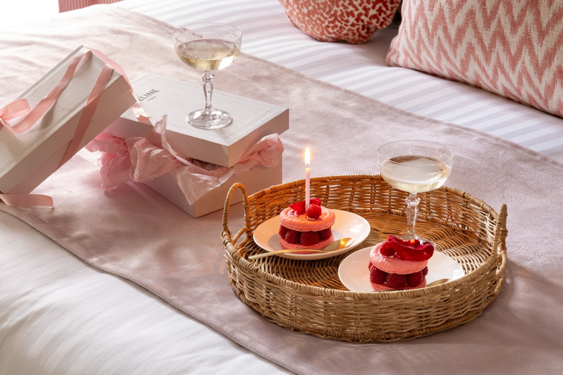 Hôtel Le Lavoisier Package Anniversaire Champagne Gâteaux