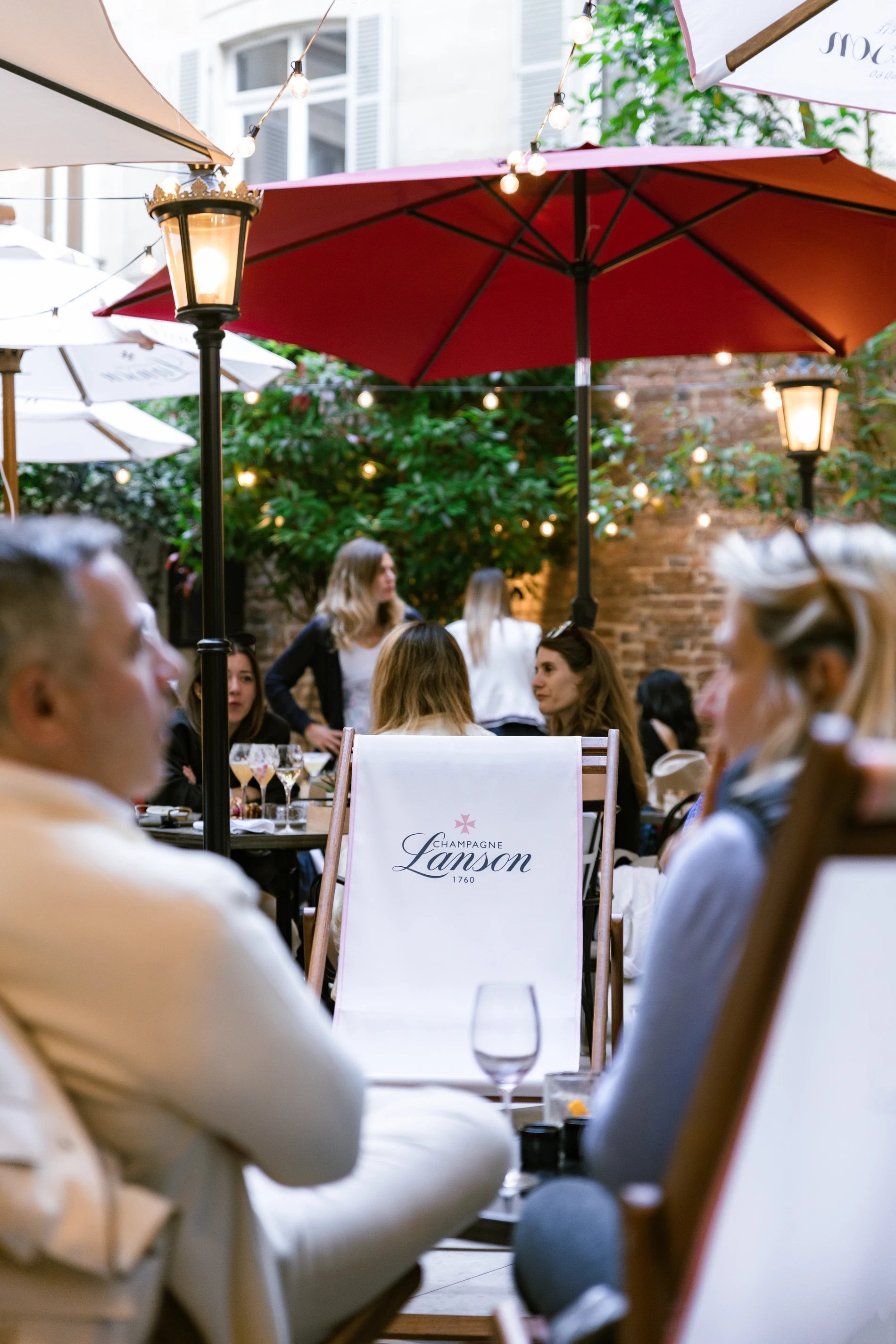 Grande terrasse privée au sein de l'hôtel Bowmann Paris