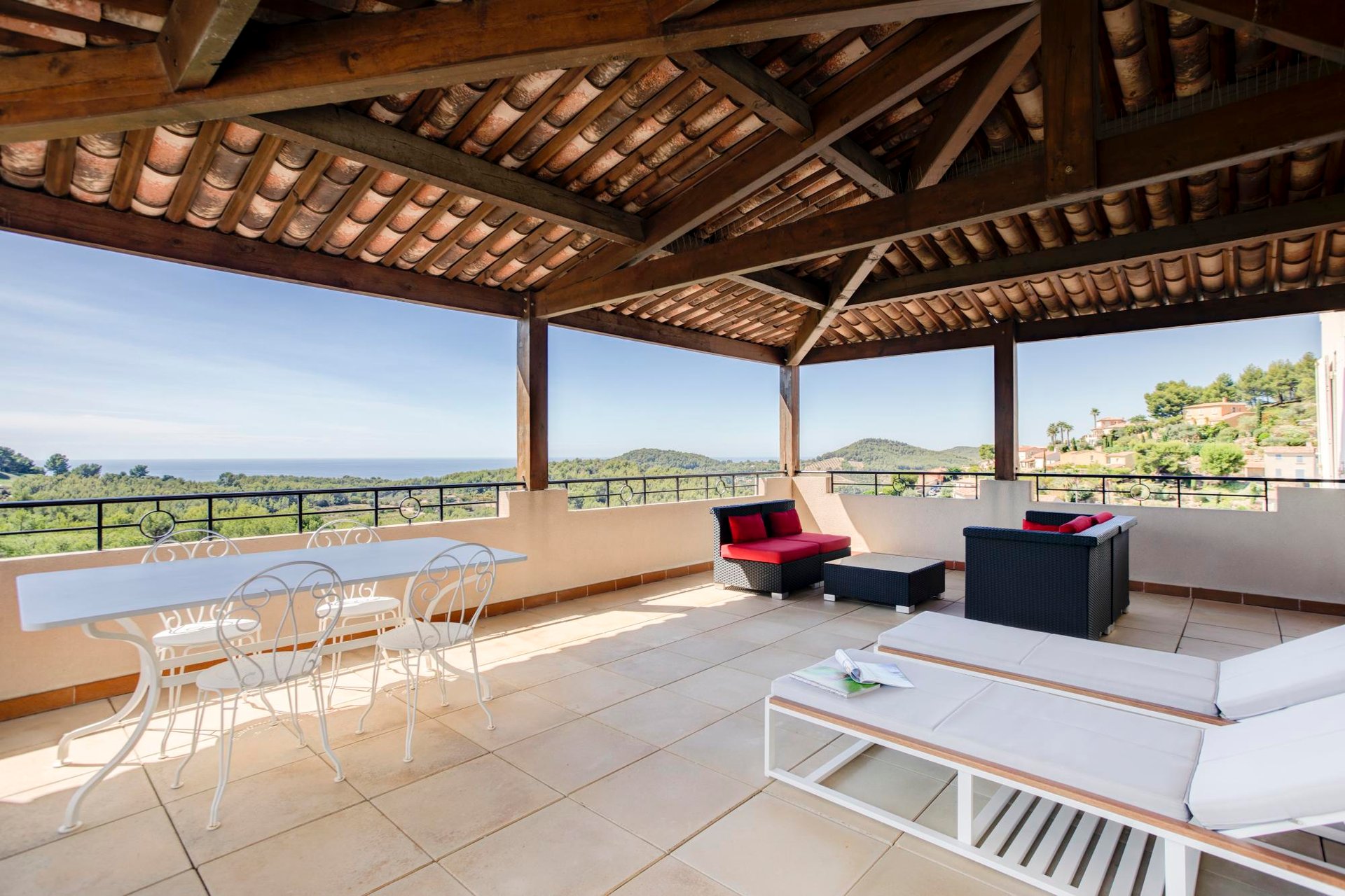 Terrasse Vue Panoramique à l'hôtel Le Frégate Provence