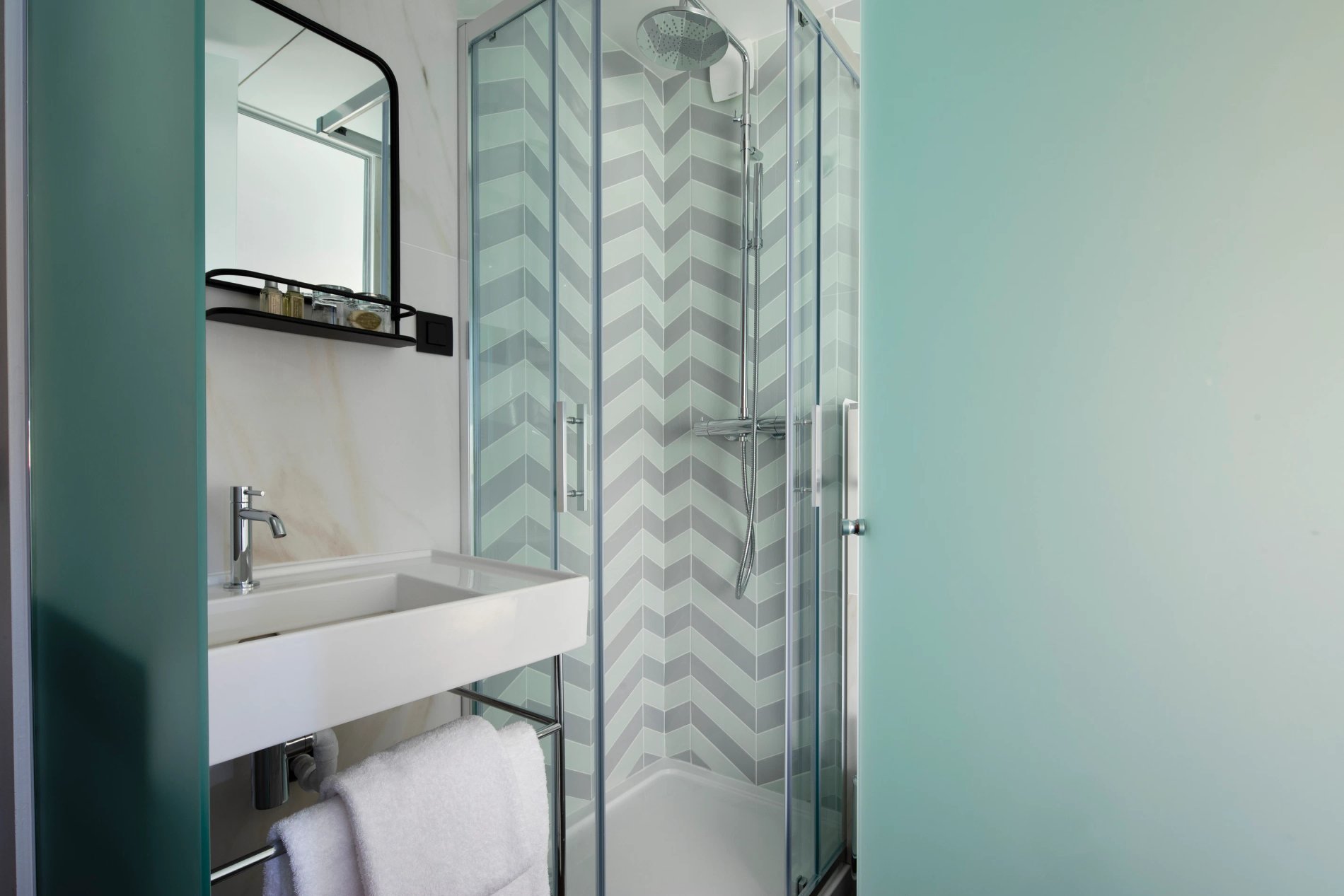 Hotel Maxim Quartier Latin Classic Room Bathroom