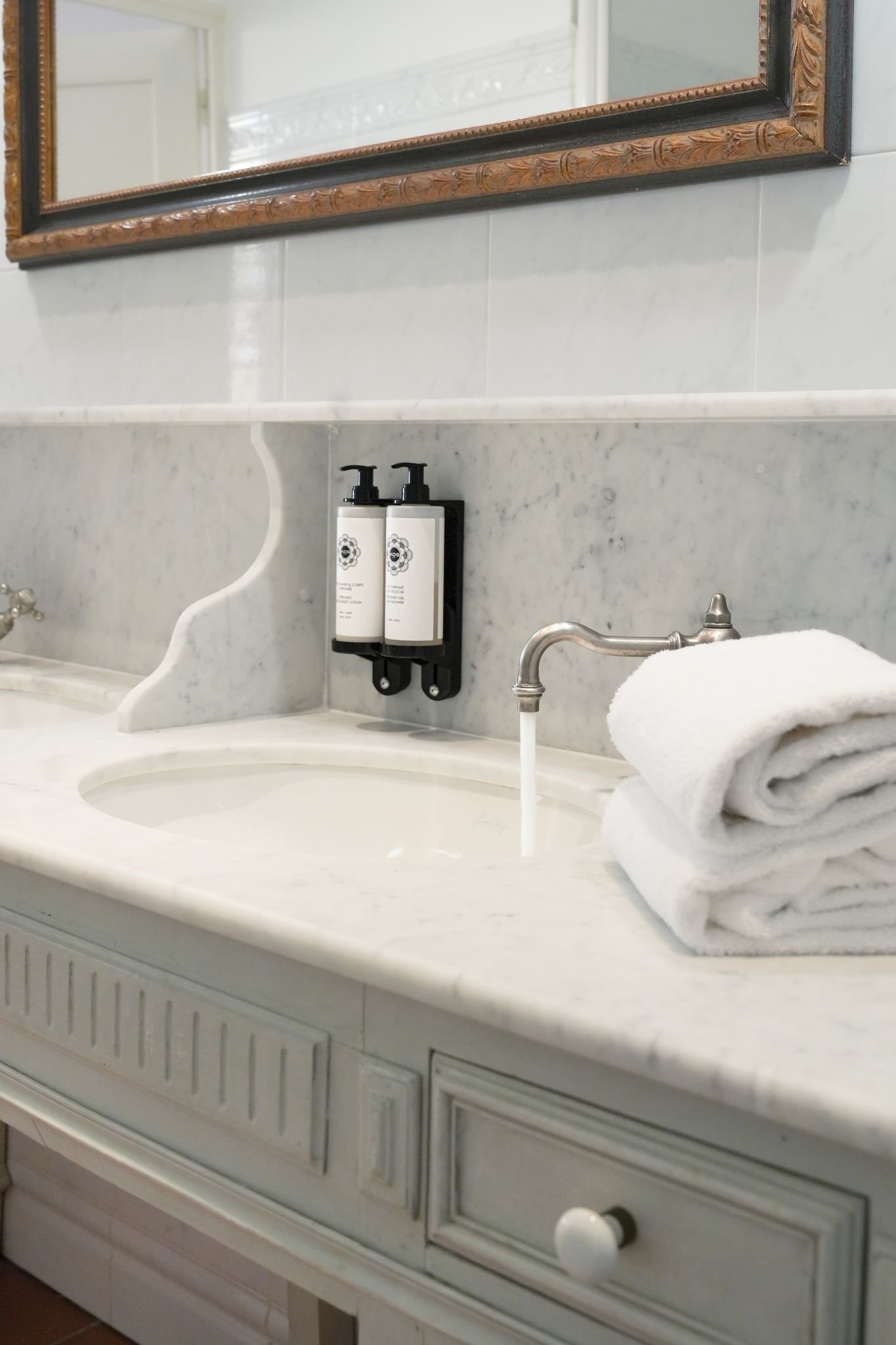 43fe2975-e79c-4143-aaa0-0ff4685a9f97