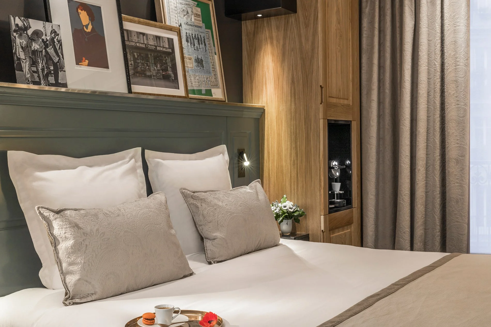 Chambre double raffinée à l’Hôtel Ducs de Bourgogne, rue de Rivoli, Paris