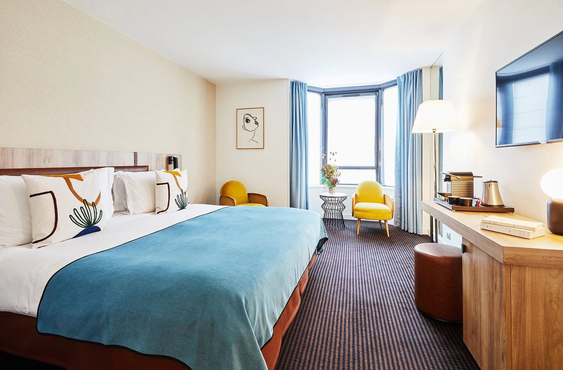 Plaza Tour Eiffel | Deluxe room | Room with bow window