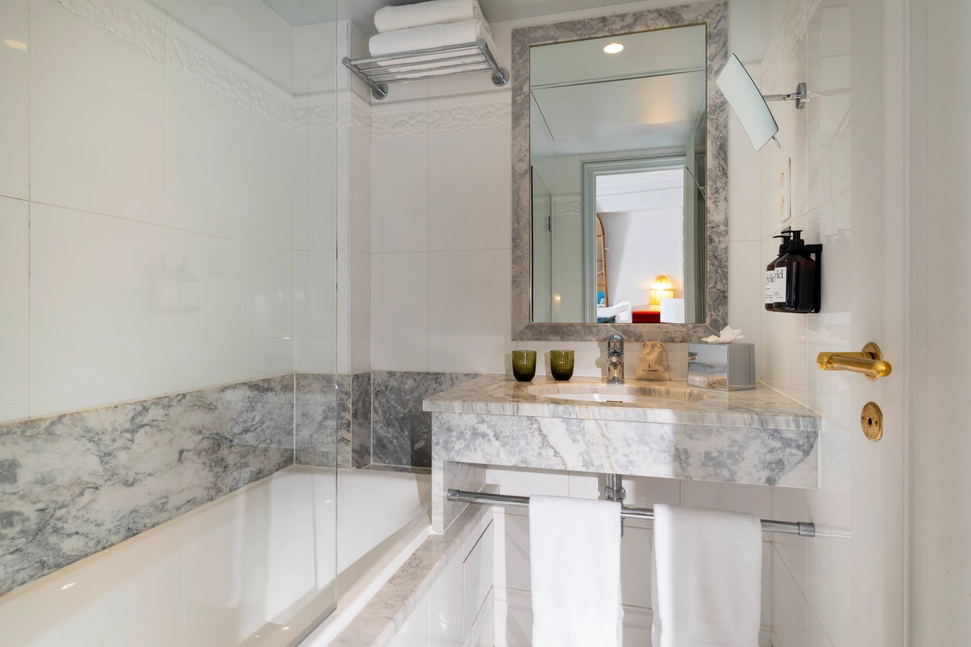 Hôtel Le Lavoisier Chambre Classique Salle de Bain Baignoire