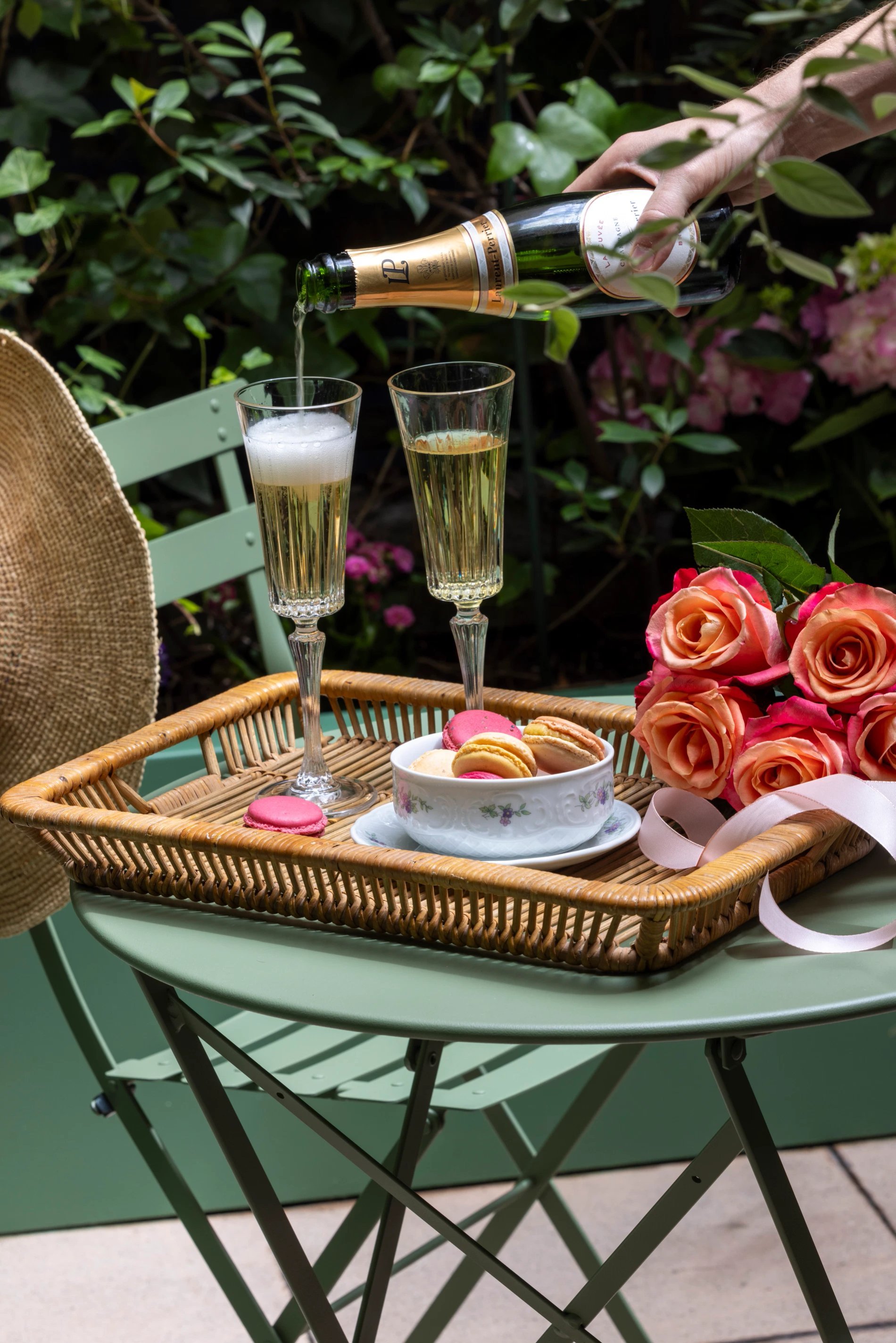 Hôtel Le Saint-Grégoire Romantic Package Champagne Macarons