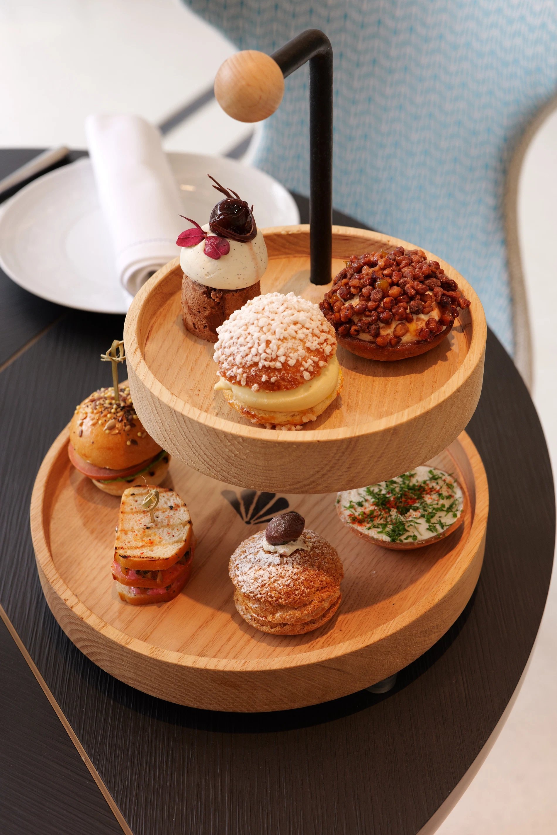 Café Le Victoria | Gourmet display