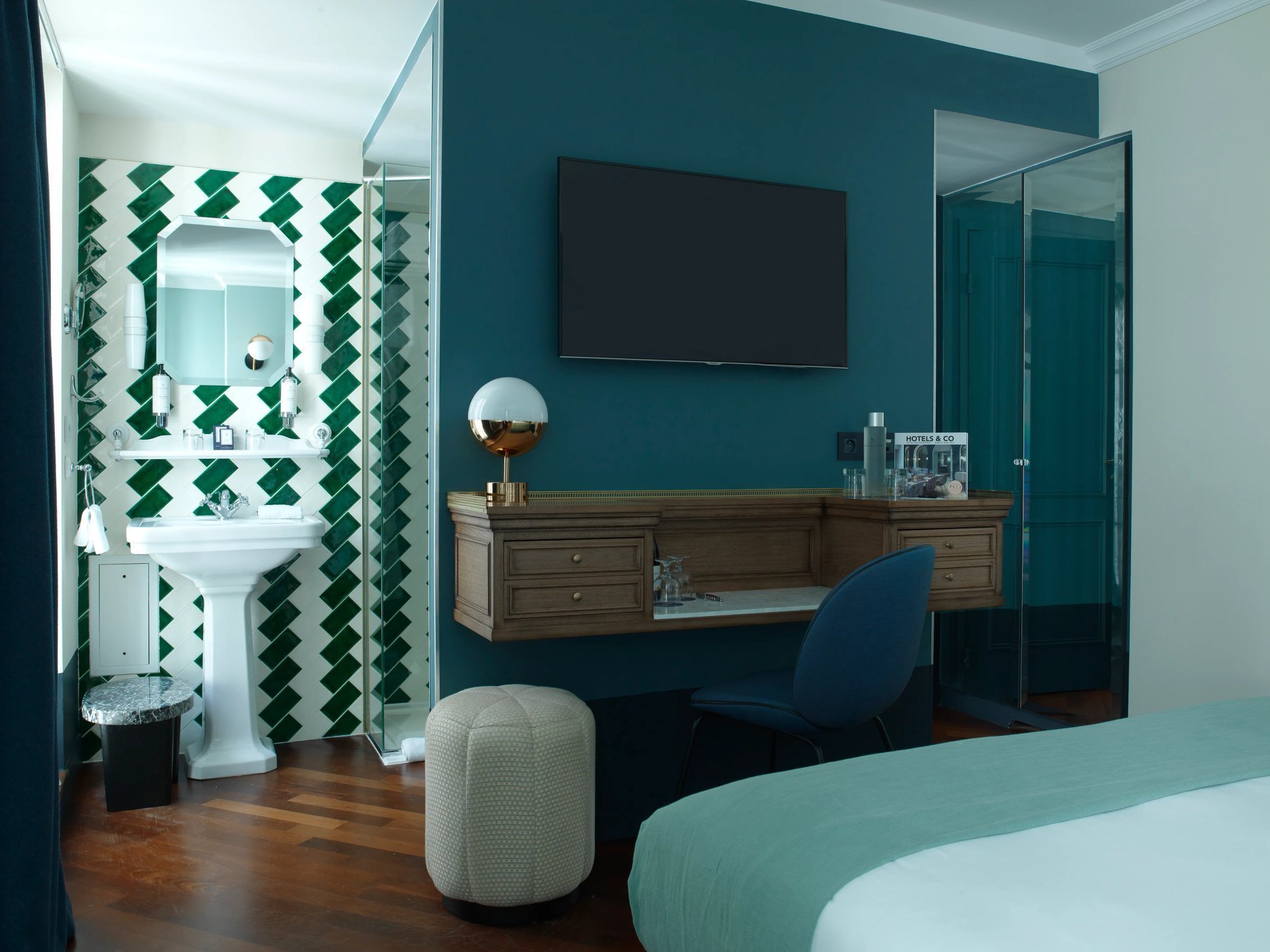Hôtel Bachaumont | Executive Room desk