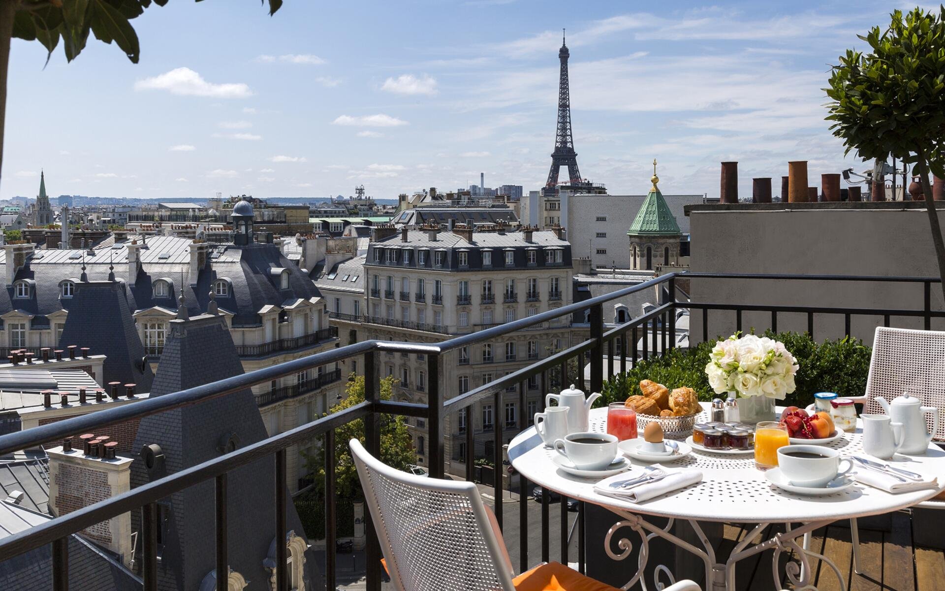 Hotel San Régis  Weekend in Paris with a view on the Eiffel Tower