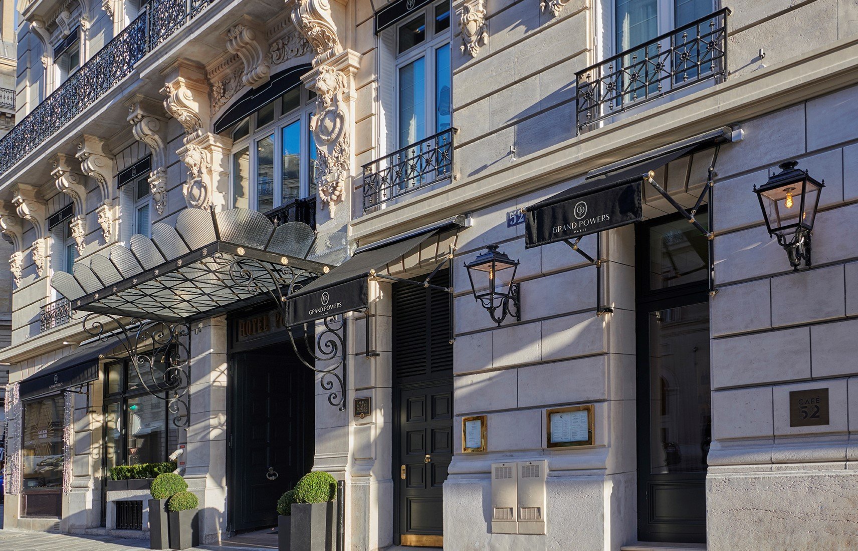 Grand Powers | Façade
