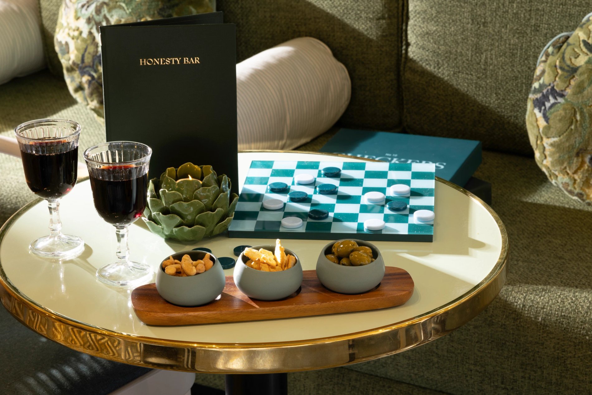 Hôtel Le Lavoisier Honesty Bar Vin Apéritifs Jeu de Dames