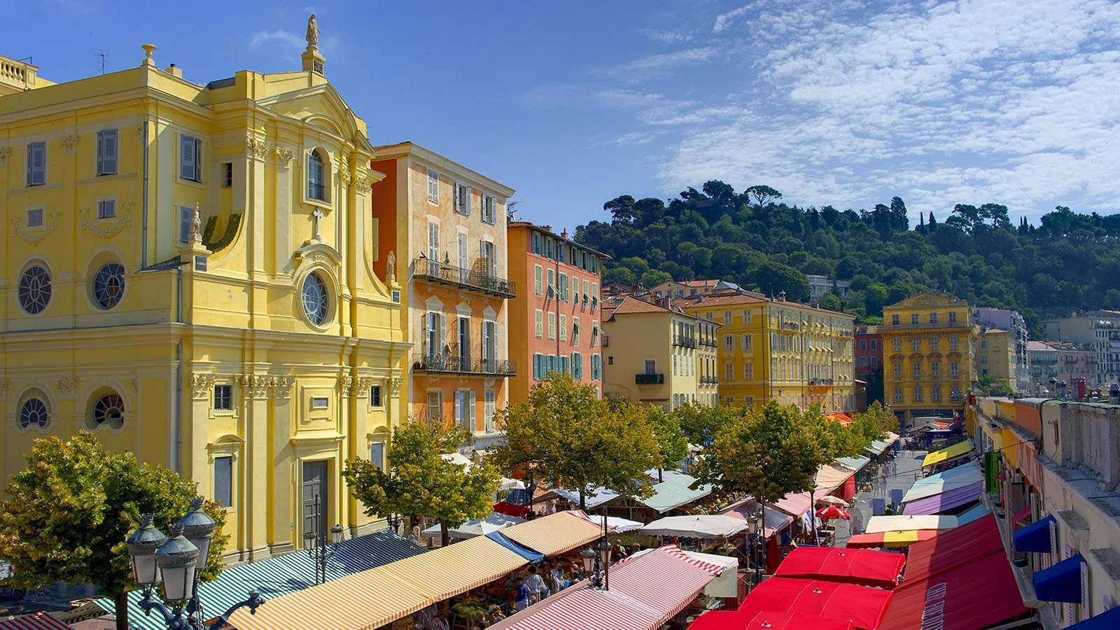 Hôtel 64 Nice | Rue animée de Nice