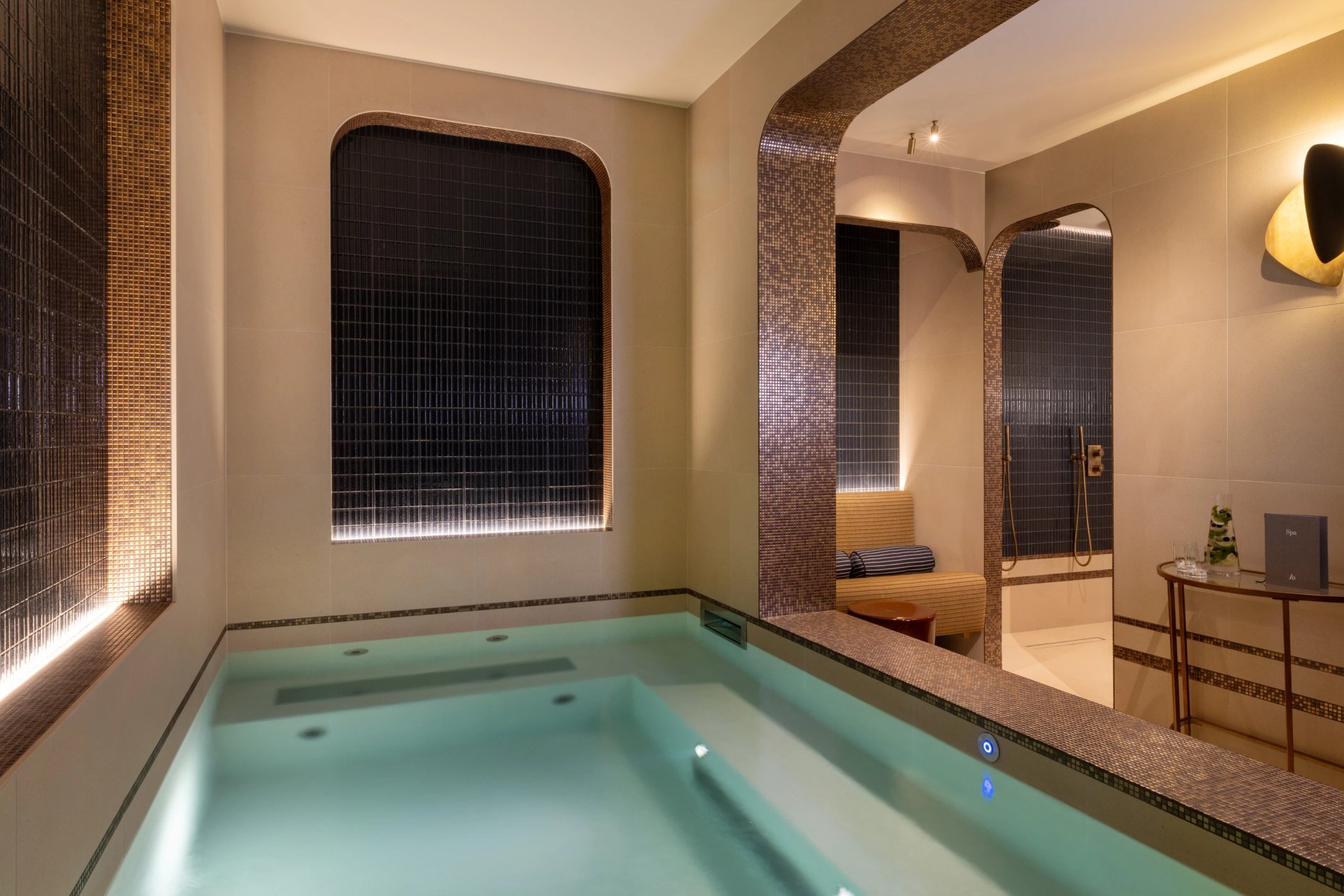 Hôtel Aoriste Spa Piscine Douche