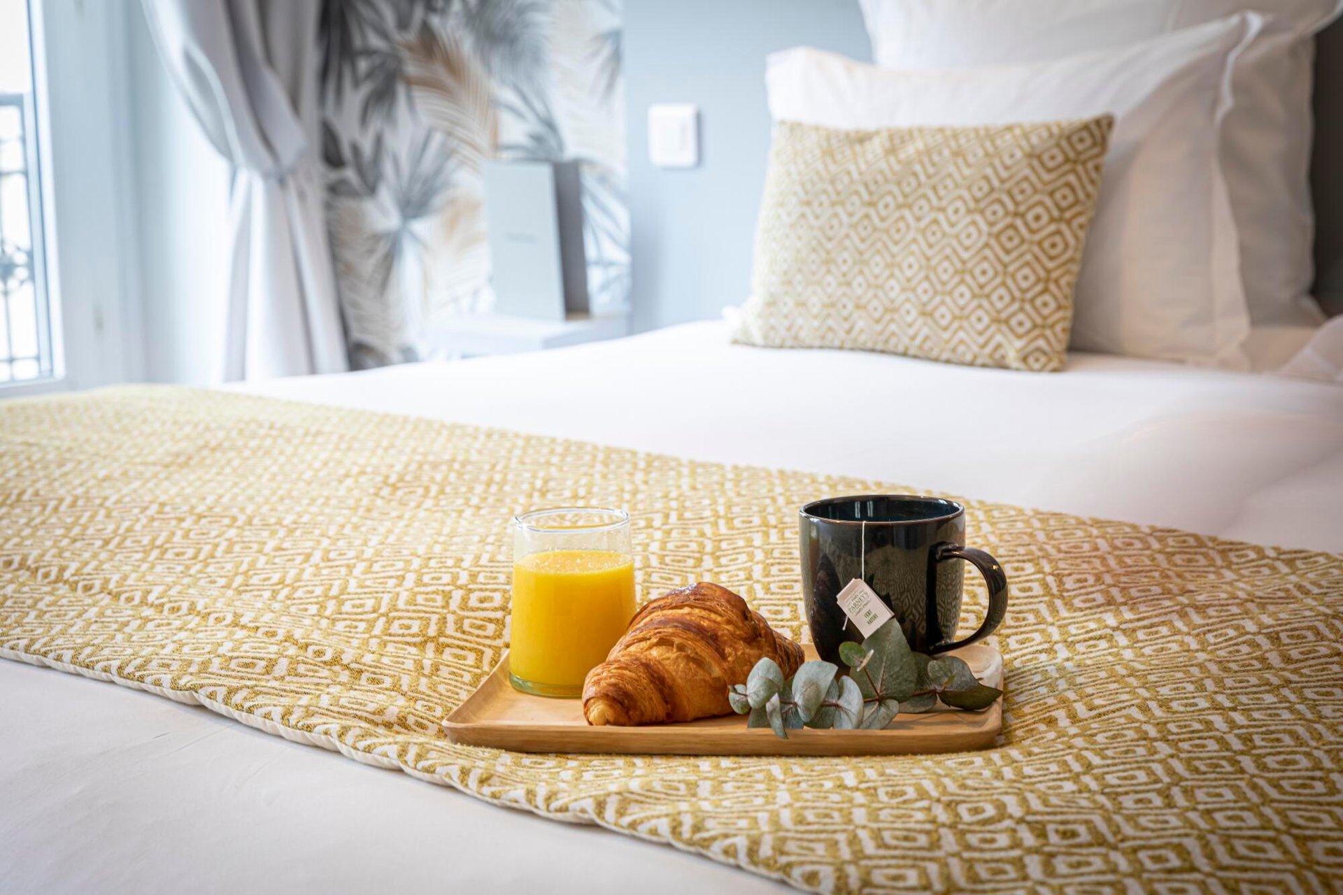 Splendid Hotel | Breakfast Coffee Tea Juice Croissant