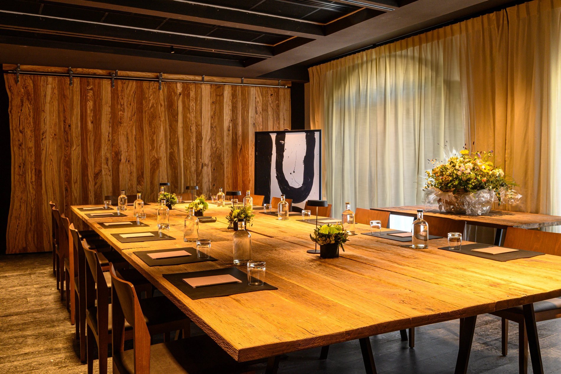 Elegant and intimate meeting room at L’Isle de Leos