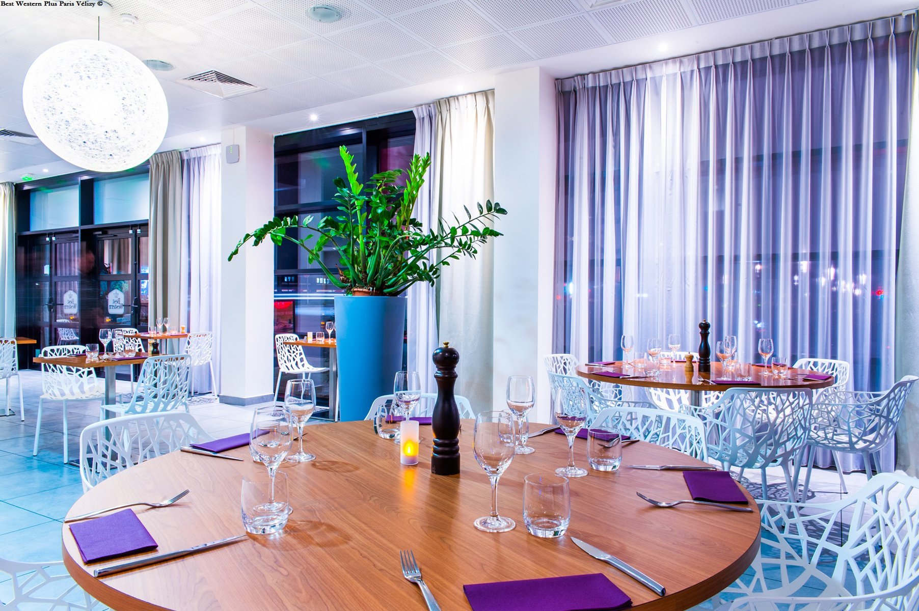 Le Double V | Room | Restaurant near Paris