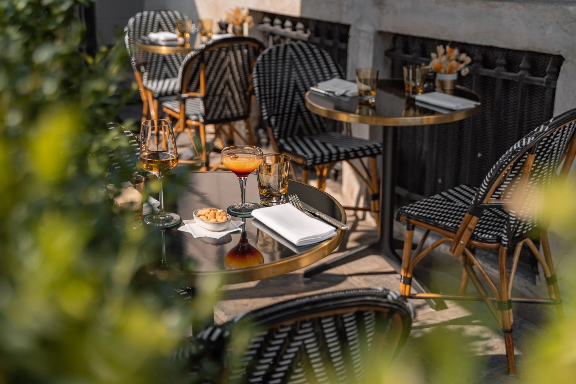 Café 52 terrace at Hôtel Grand Powers during brunch