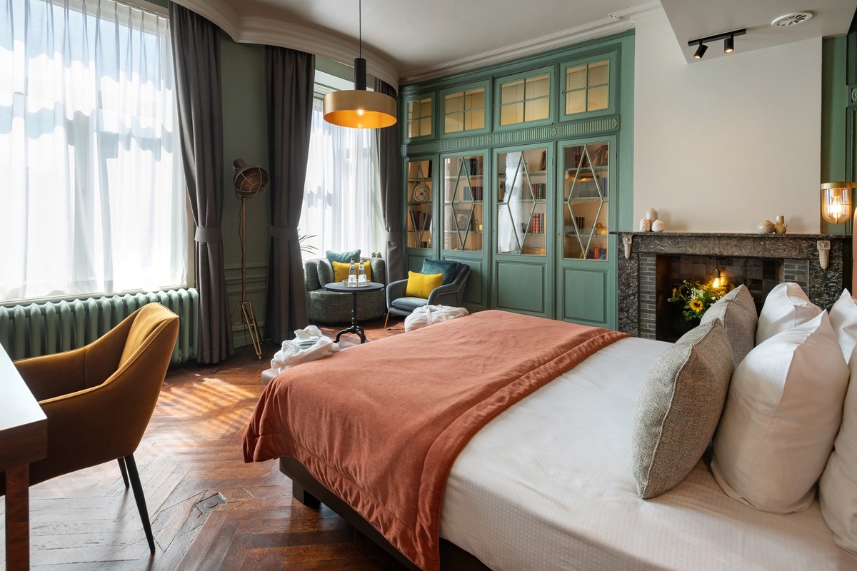 Martin's Relais 4****, Ruime kamer met uitzicht op de stad in Martin's Relais.