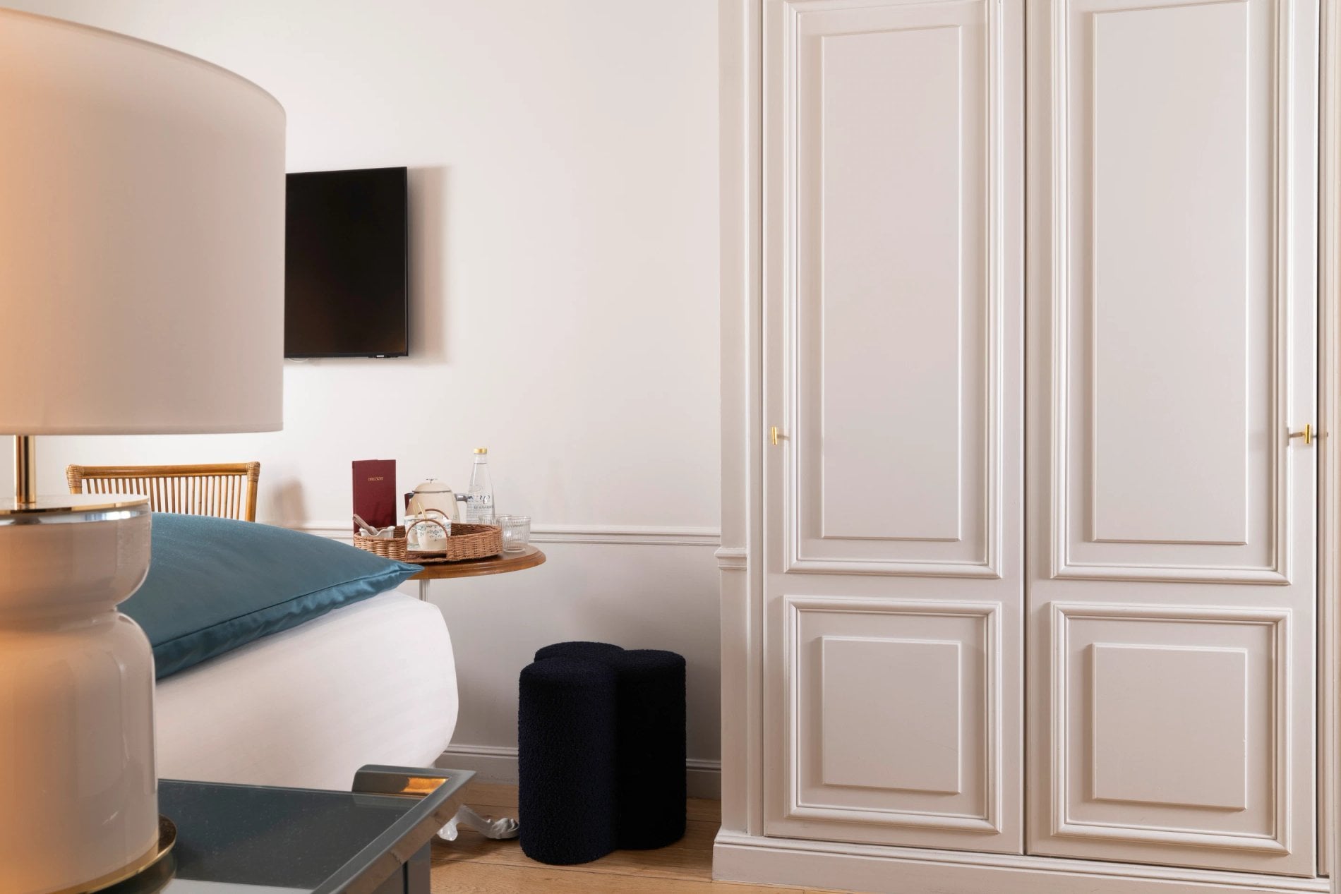 Hôtel Le Lavoisier Chambre Classique Bouilloire TV Penderie