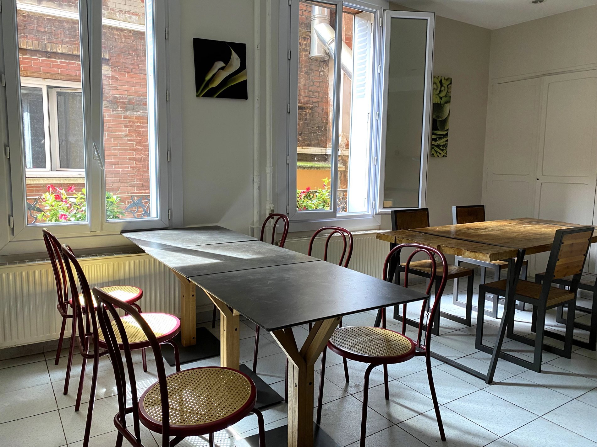 Coin repas lumineux au Timhotel Boulogne-Rives-de-Seine