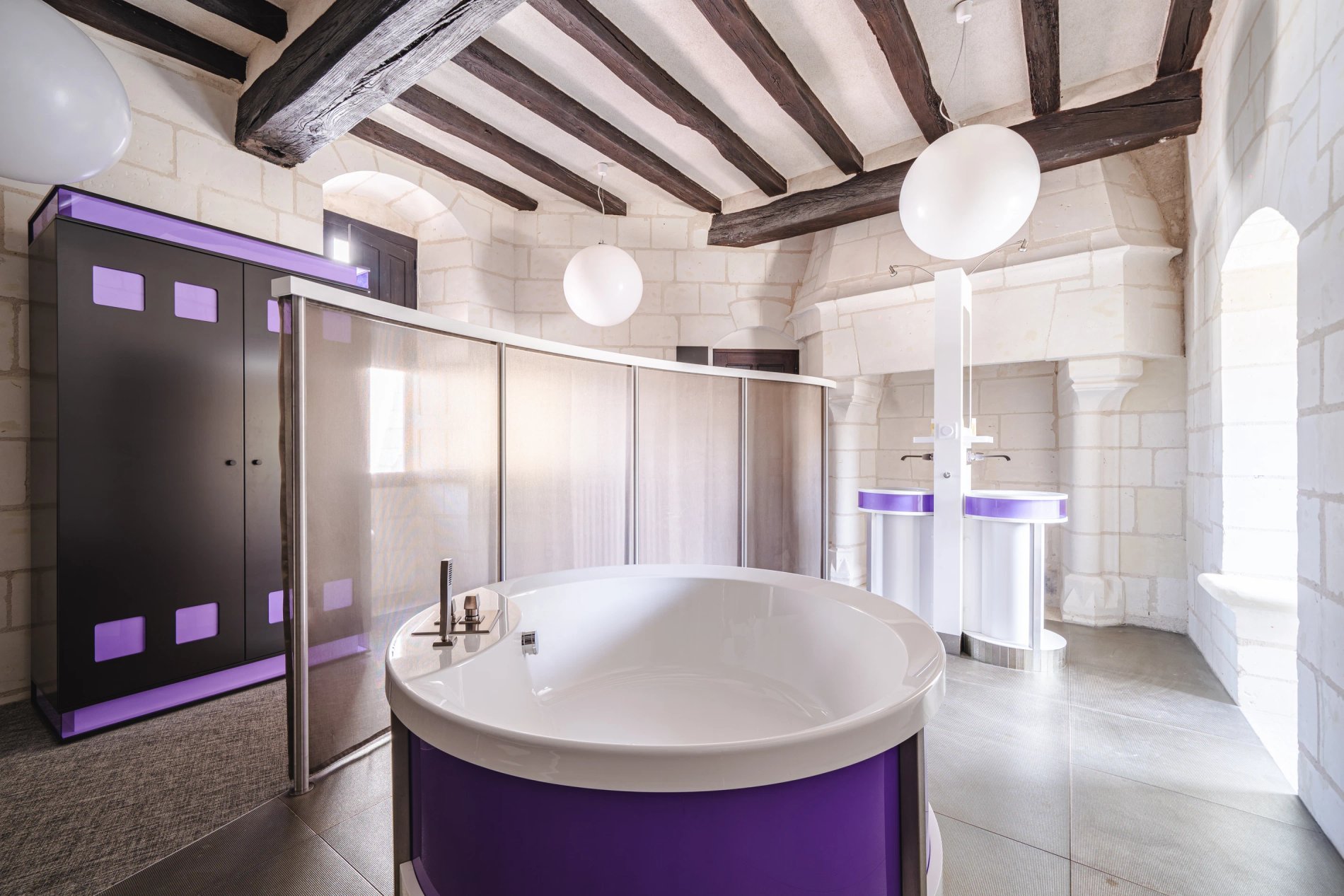 Salle de bain tout confort pour la suite de luxe.