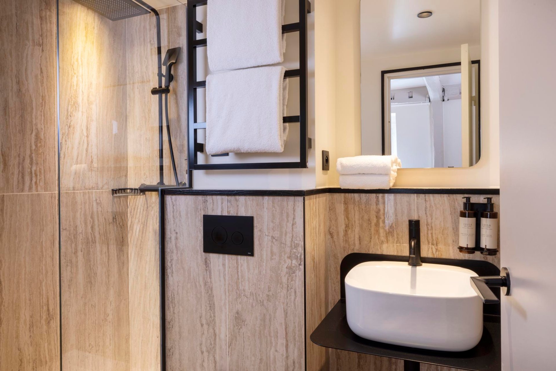 Hotel Toujours Superior Room Bathroom Shower