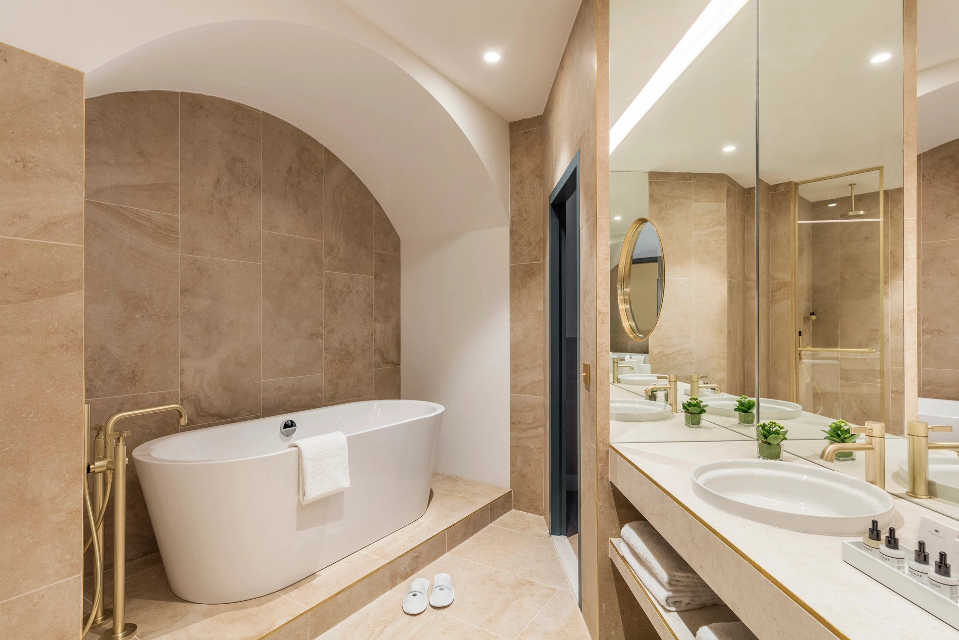 Maison Albar Hotels L'Imperator bathroom suite