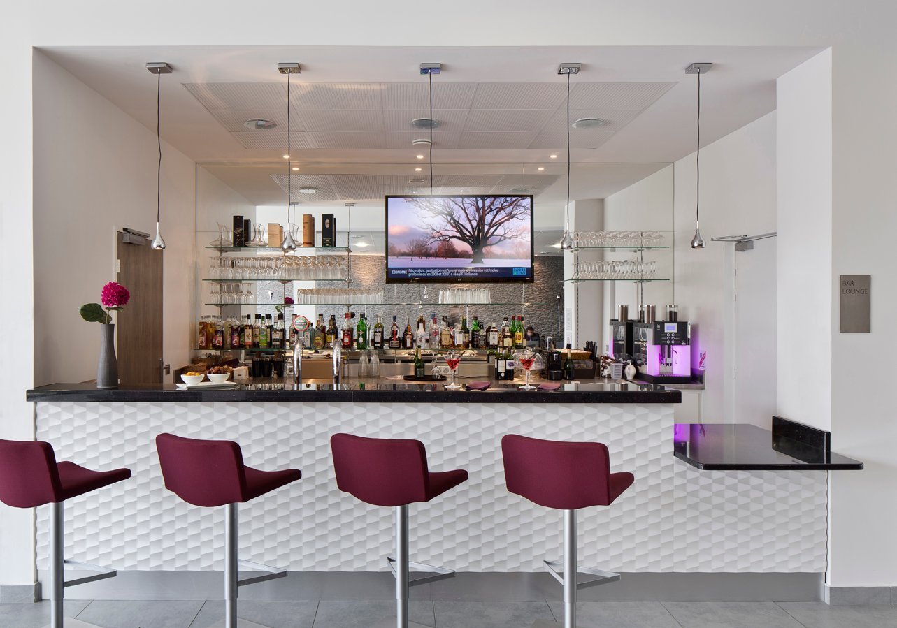 Le Double V | Bar lounge | Restaurant near Paris