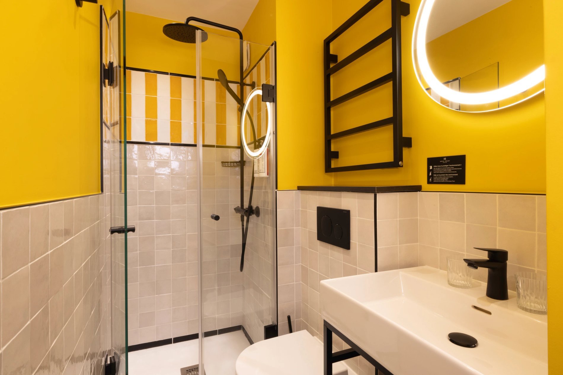 Hotel Brady Classic Room Bathroom Shower