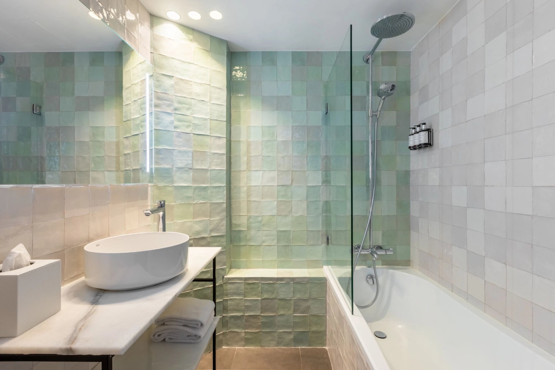 Voco Paris Montparnasse - Deluxe Room bathroom