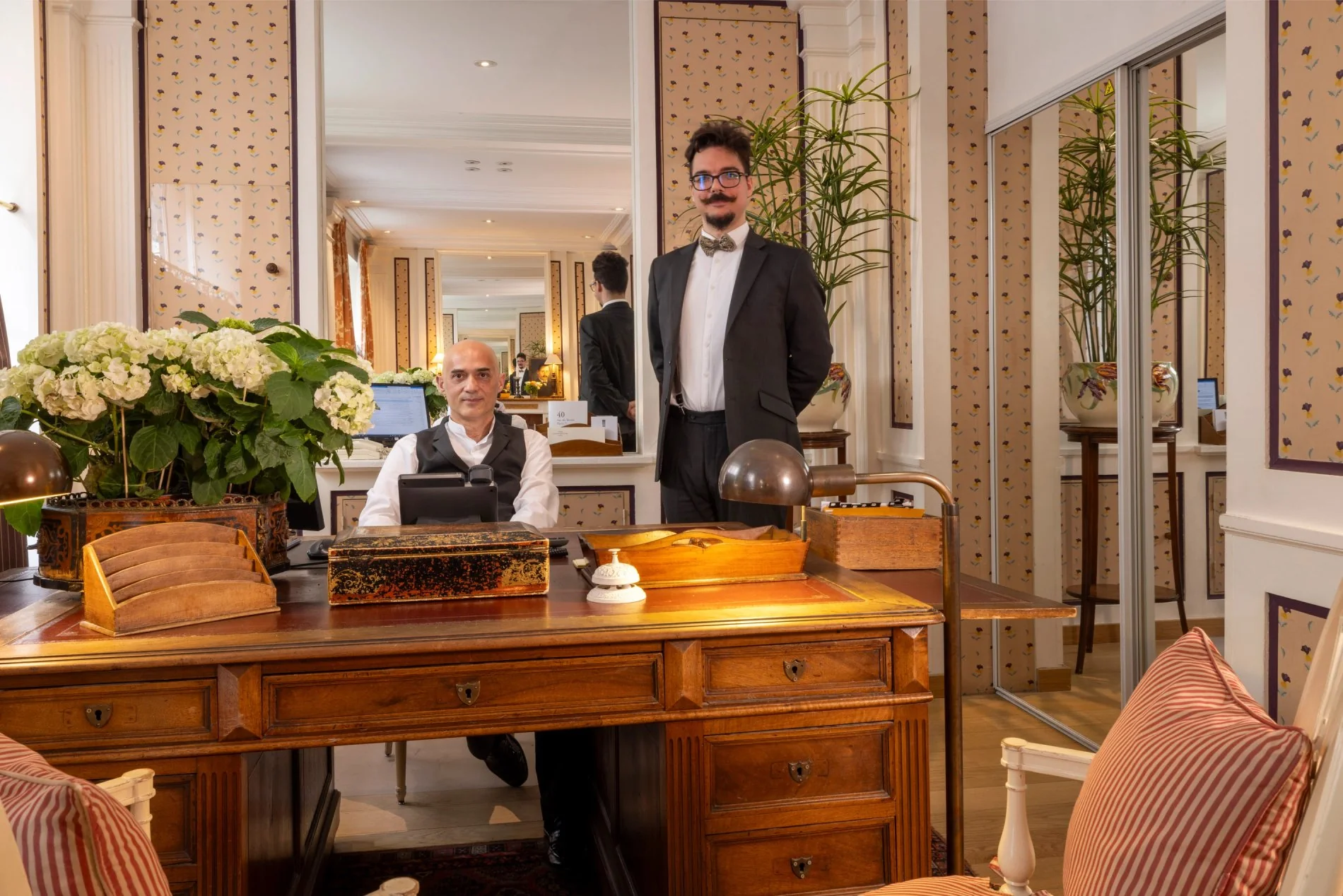 Hôtel Le Saint-Grégoire Réception Lobby Equipe